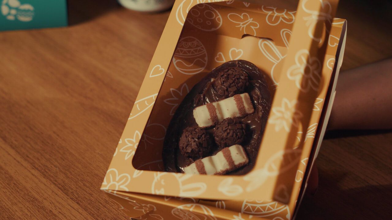 Embalagem para ovo de colher personalizada com visor transparente para venda na Páscoa.