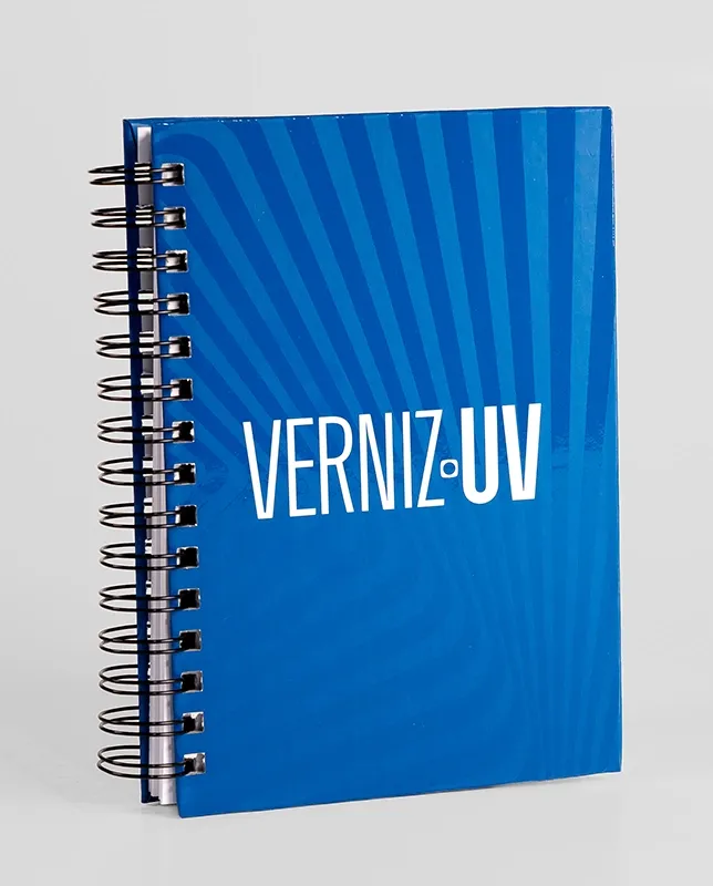 Agenda Permanente com cobertura especial de toque de verniz que transmite profissionalismo com brilho.