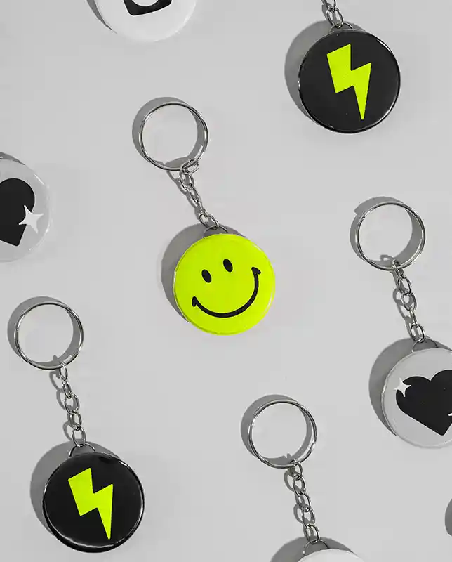 Chaveiro Botton Personalizado: brinde versátil e atrativo, ideal para divulgar marcas, eventos e presentear com estilo.