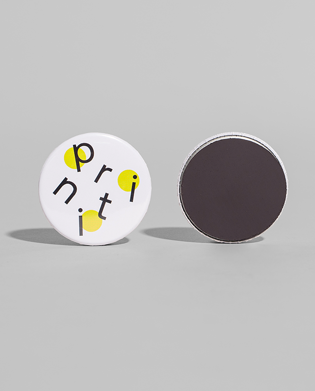 Botton Imã Personalizado em metal, perfeito para divulgar marcas, festas e eventos. Versátil e atrativo, é uma excelente opção de brinde ou lembrança para encantar seus convidados.