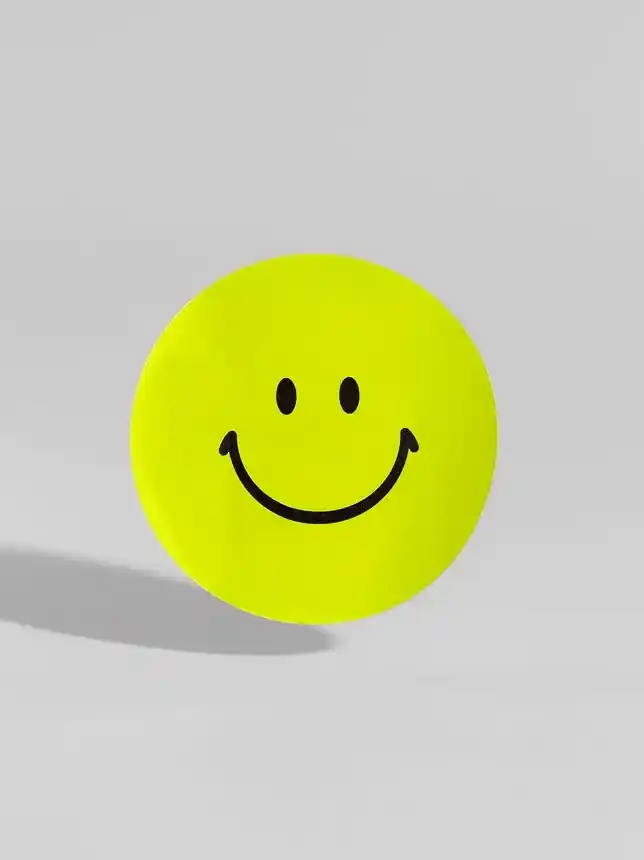 Adesivos redondos personalizados, ideais para decoração e promoção de marca. Crie com sua arte e escolha o tamanho.