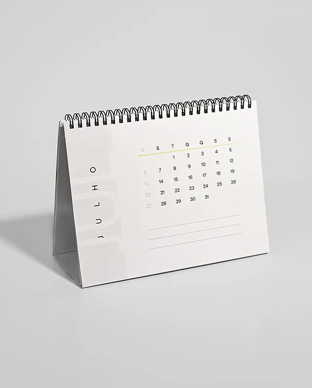 Calendário de mesa com base rígida, ideal para uso corporativo e brindes personalizados.