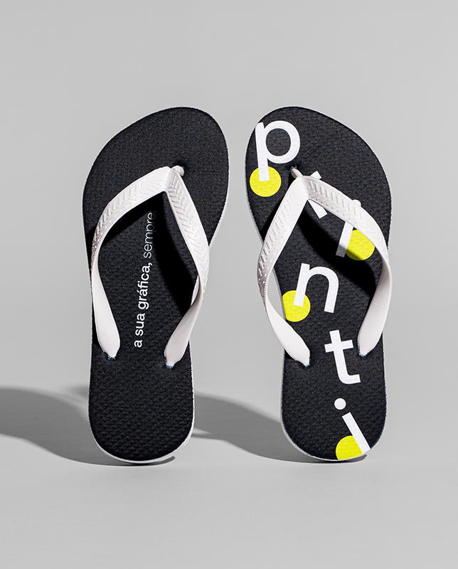 Os Chinelos Personalizados da Printi são a maneira perfeita de deixar sua marca onde quer que vá. Personalize esses chinelos com sua identidade visual, logotipo ou mensagens personalizadas e dê a seus pés um toque de estilo exclusivo e conforto.
