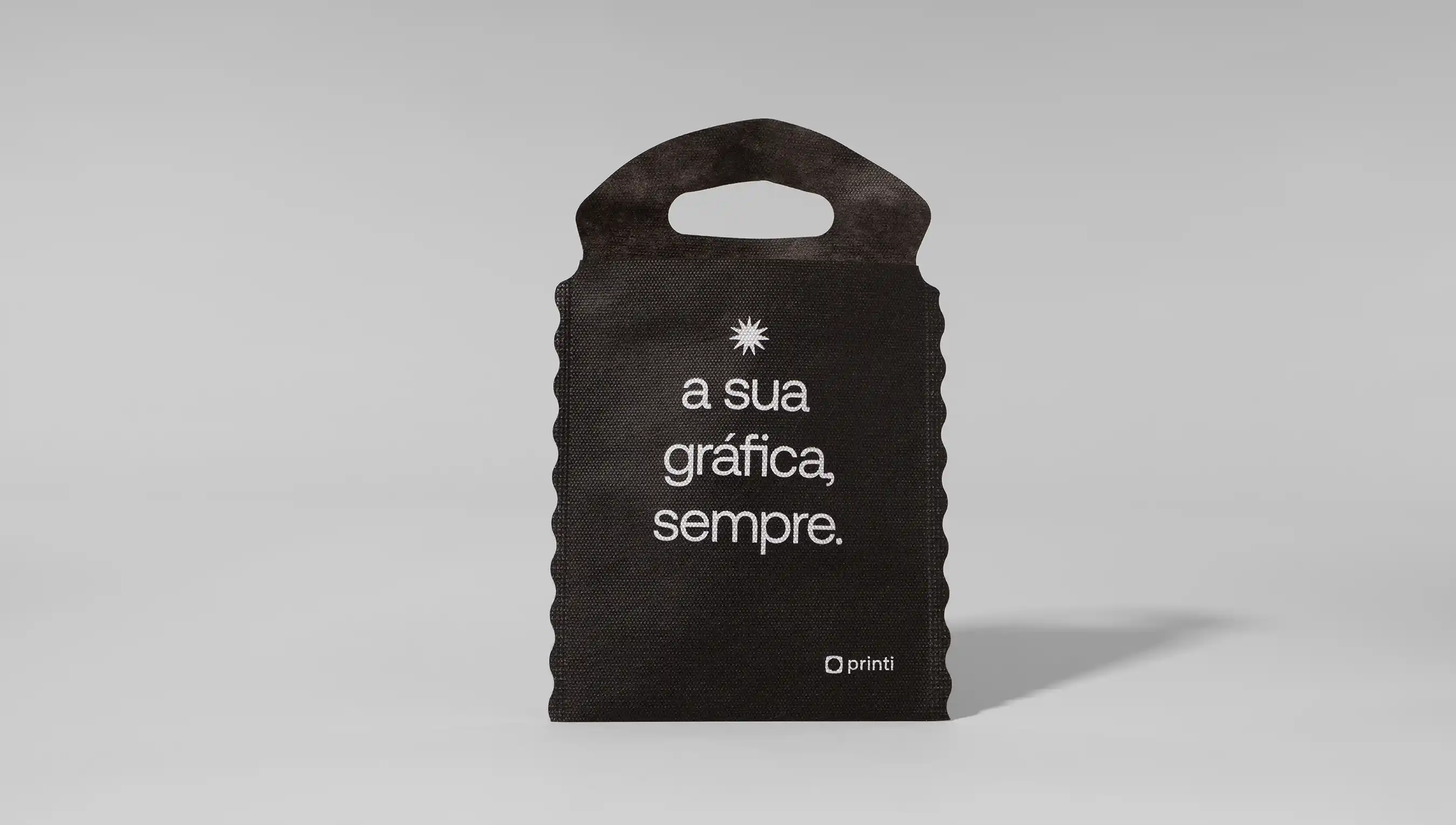 Lixeira para carro na cor preta com slogan da Printi