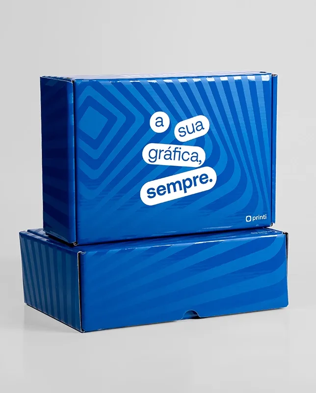 Embalagem para correios com cobertura em verniz para mais brilho e durabilidade.