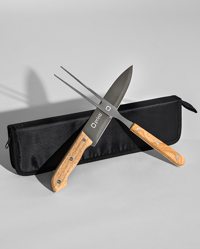 Crie produtos personalizados da sua marca ou personalize um produto para presentear. O Kit Churrasco Cubat é um produto que pode ser utilizado para presentear, compor os itens de um bar ou restaurante e etc. Use sua criatividade para personalizar.