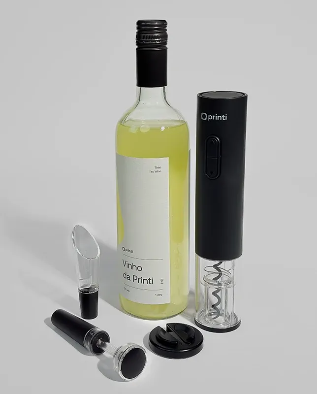 Elegância e tecnologia em um só presente! Personalize o Kit Vinho Winery e ofereça uma experiência única a seus clientes VIPs.