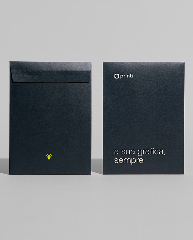 Envelope de Segurança Personalizado de Papel, feito com materiais sustentáveis. Possui design compacto que economiza espaço e reduz custos de envio.