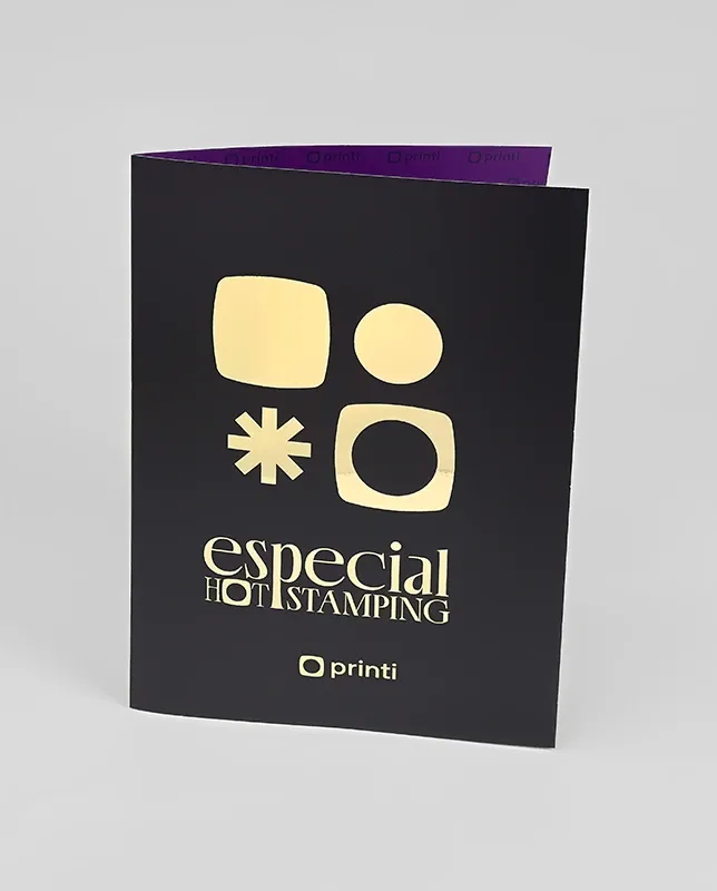 Pastas personalizadas com detalhe metálico em hot stamping, ideais para eventos, apresentações e kits corporativos.