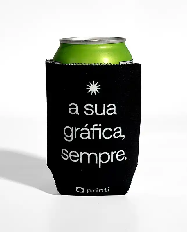 Divulgue sua marca de forma criativa com um porta lata personalizado.