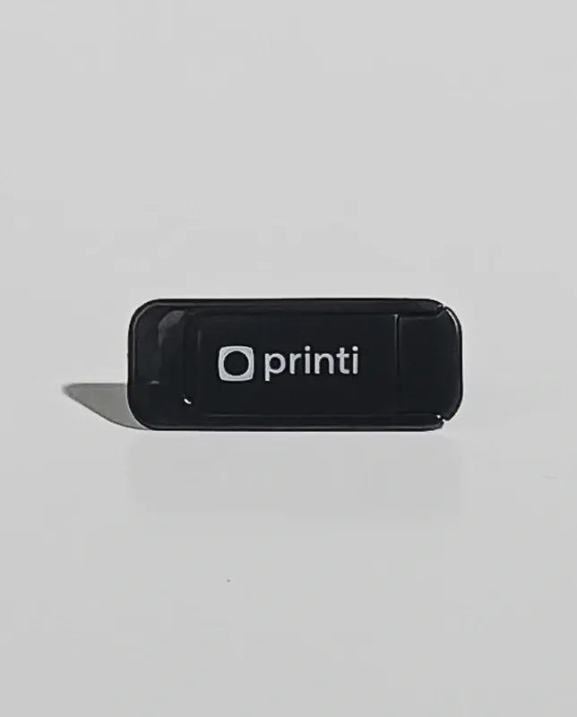 Protetor de webcam reciclado, prático e sustentável. Personalize e ofereça como brinde ecológico.
