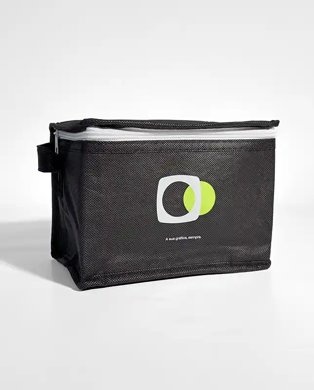Leve sua marca para piqueniques e eventos ao ar livre! Personalize a Bolsa Térmica 3L e ofereça um brinde útil e desejado.