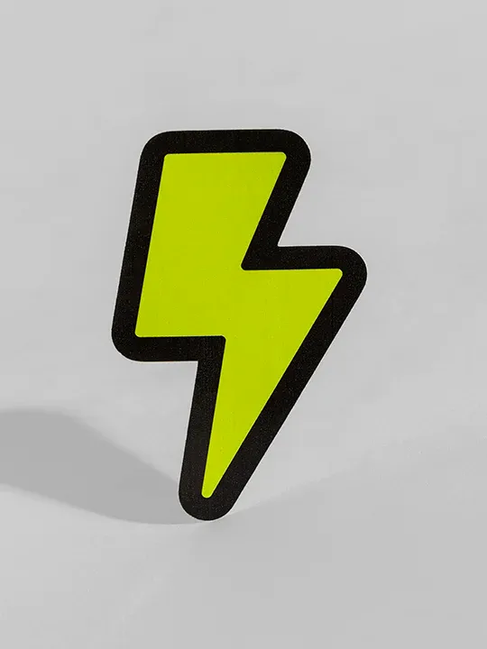 Adesivos de corte especial, cores vibrantes, formatos personalizados para comunicação eficaz e decoração; ideais para atrair consumidores.