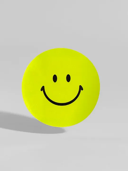 Adesivos redondos personalizados, ideais para decoração e promoção de marca. Crie com sua arte e escolha o tamanho.