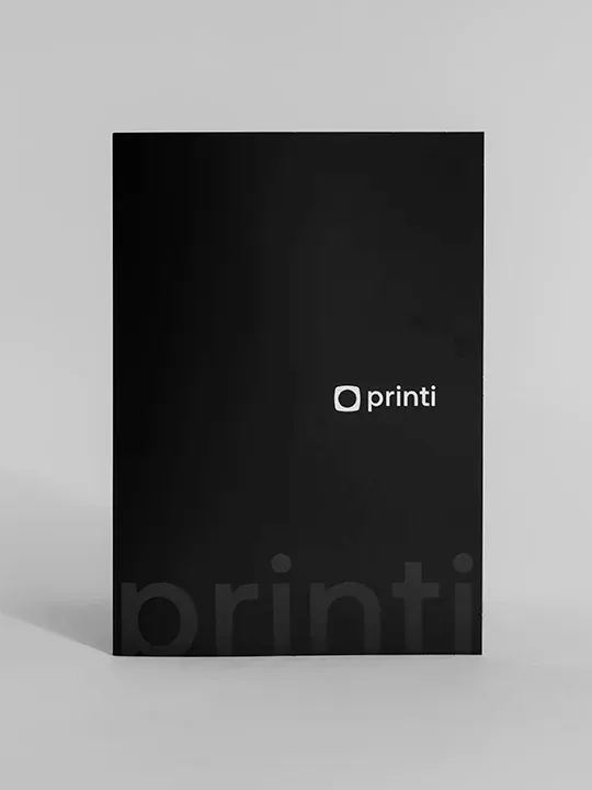 Pastas personalizáveis na Printi: organização durável em capas resistentes. Adicione logomarca ou contrate designers.