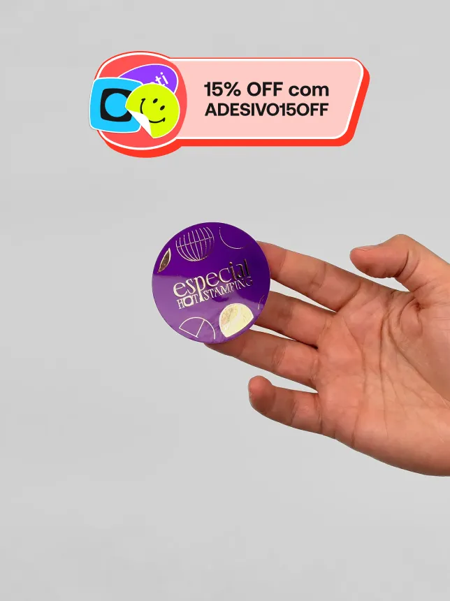 Adesivos redondos com acabamento metálico em hot stamping, perfeitos para kit de brindes ou destacar sua marca.
