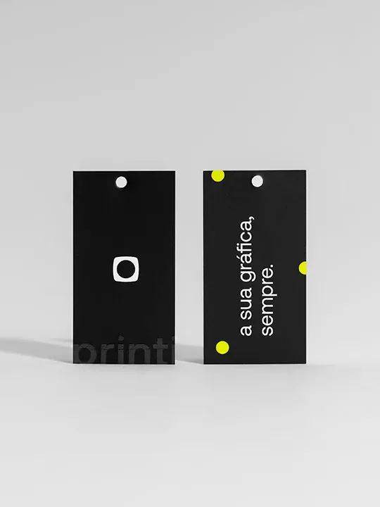 Tags personalizadas para moda e varejo com opções de formato, papel e arte para identidade única da marca.